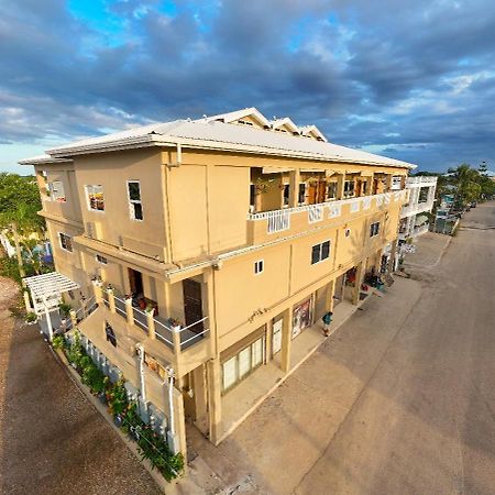 Louis' Apartments Placencia Luaran gambar