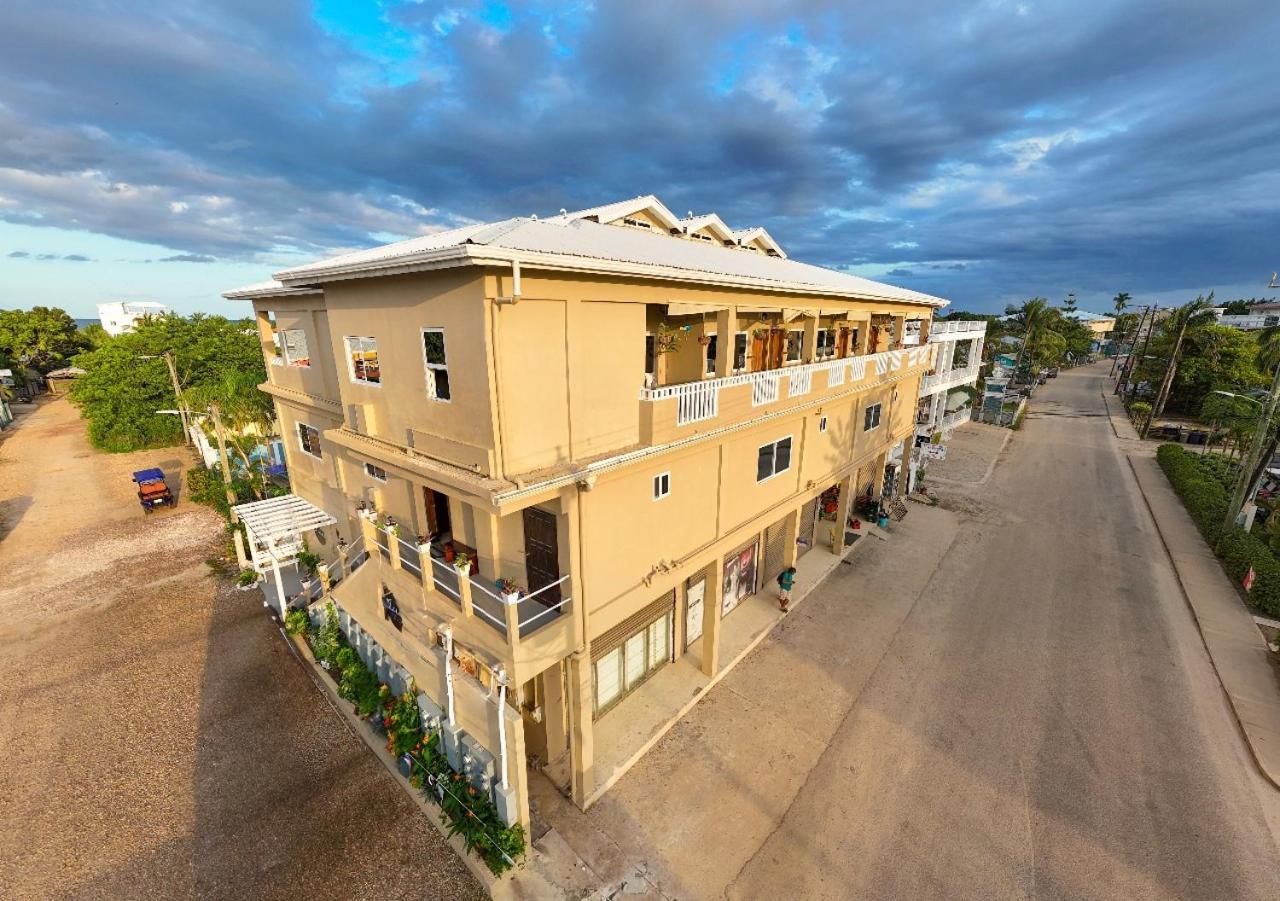 Louis' Apartments Placencia Luaran gambar