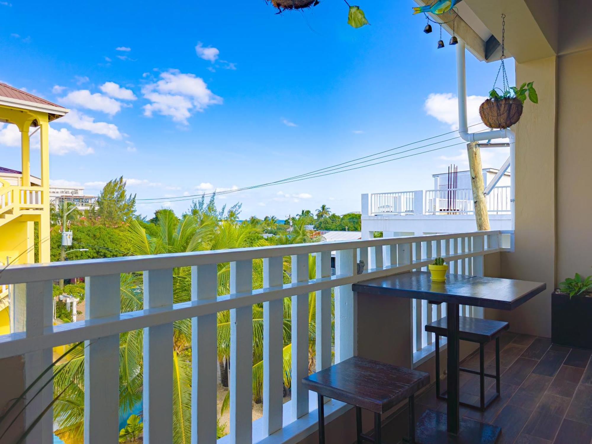 Louis' Apartments Placencia Luaran gambar