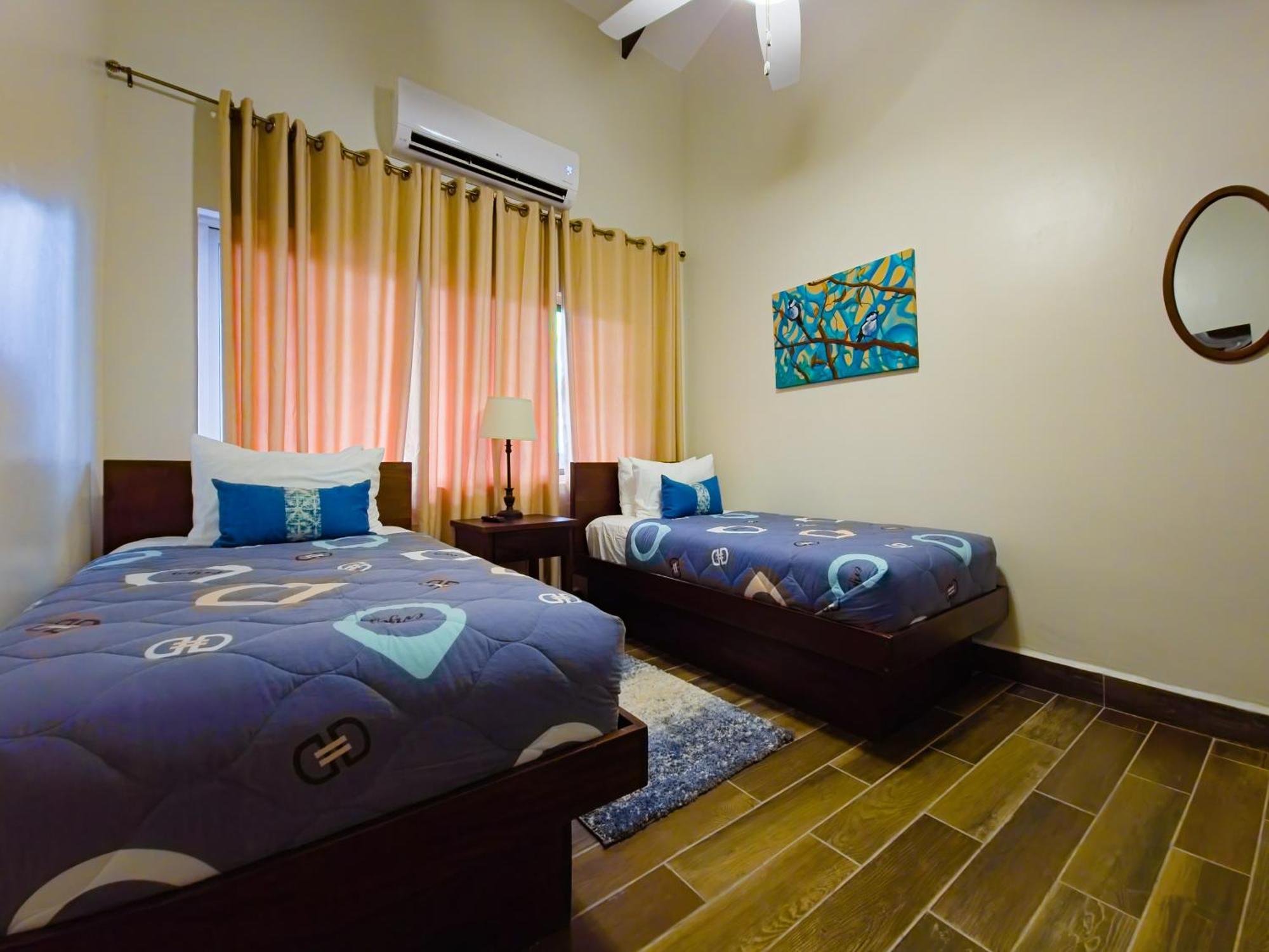 Louis' Apartments Placencia Luaran gambar
