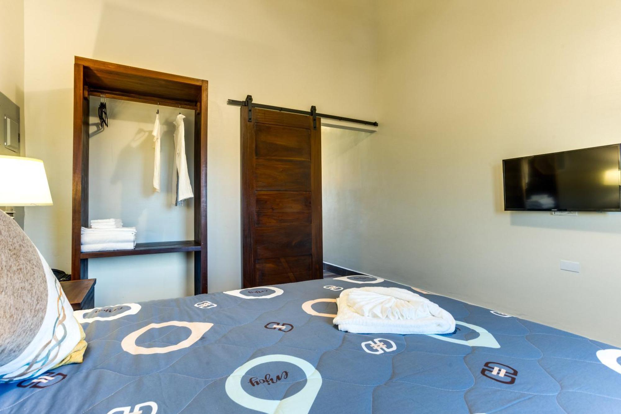 Louis' Apartments Placencia Luaran gambar