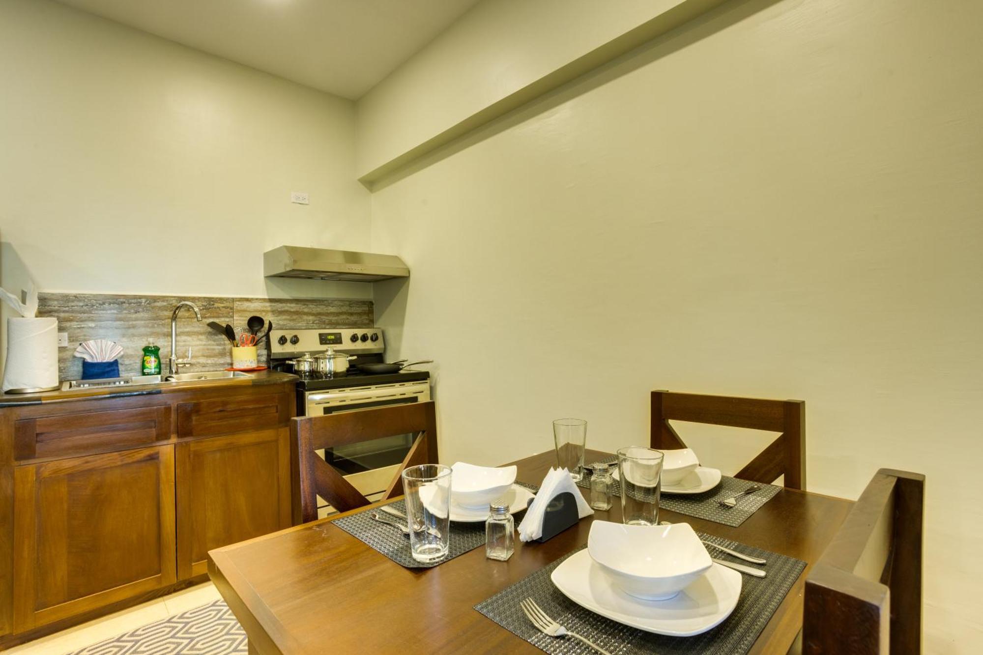 Louis' Apartments Placencia Luaran gambar