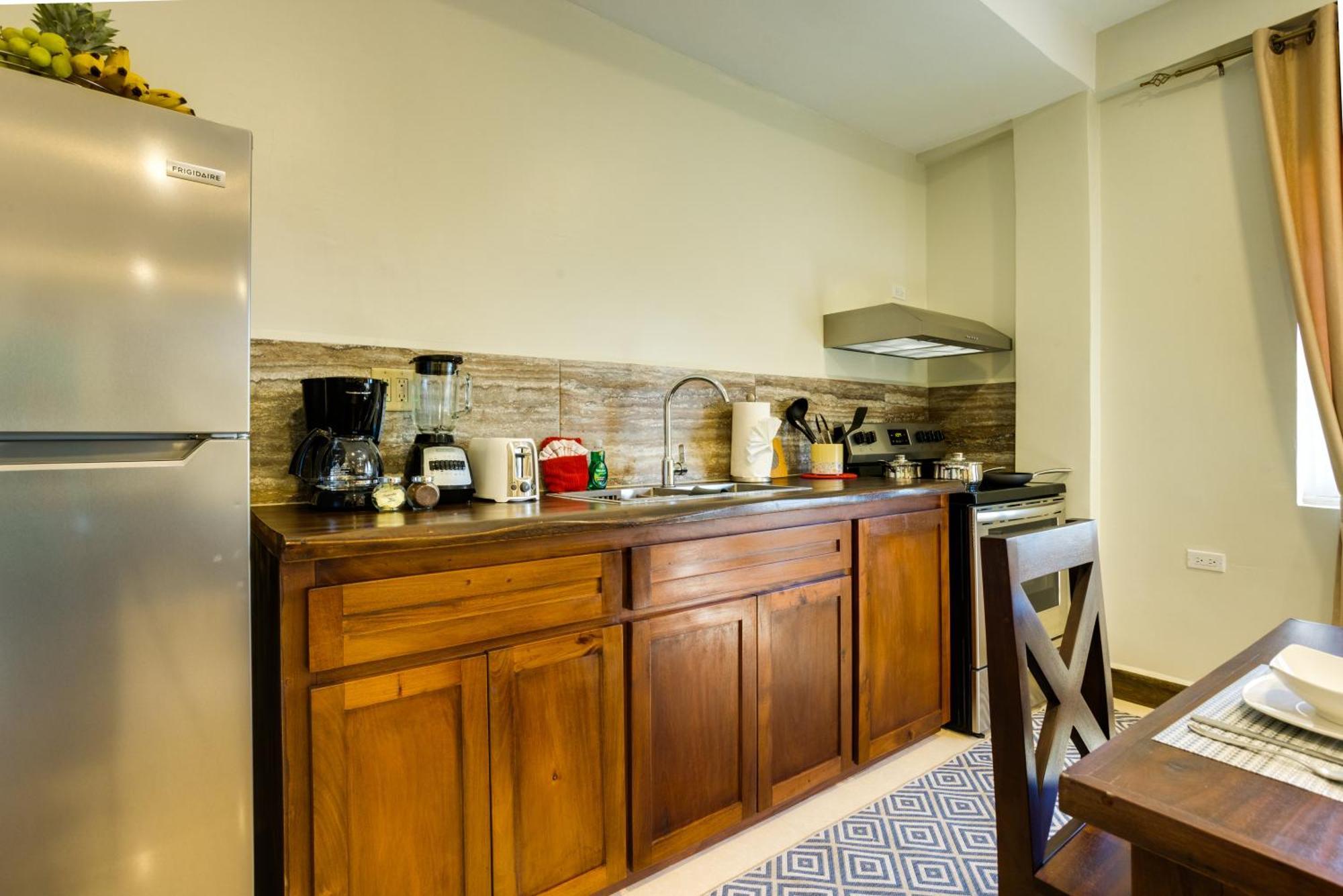 Louis' Apartments Placencia Luaran gambar