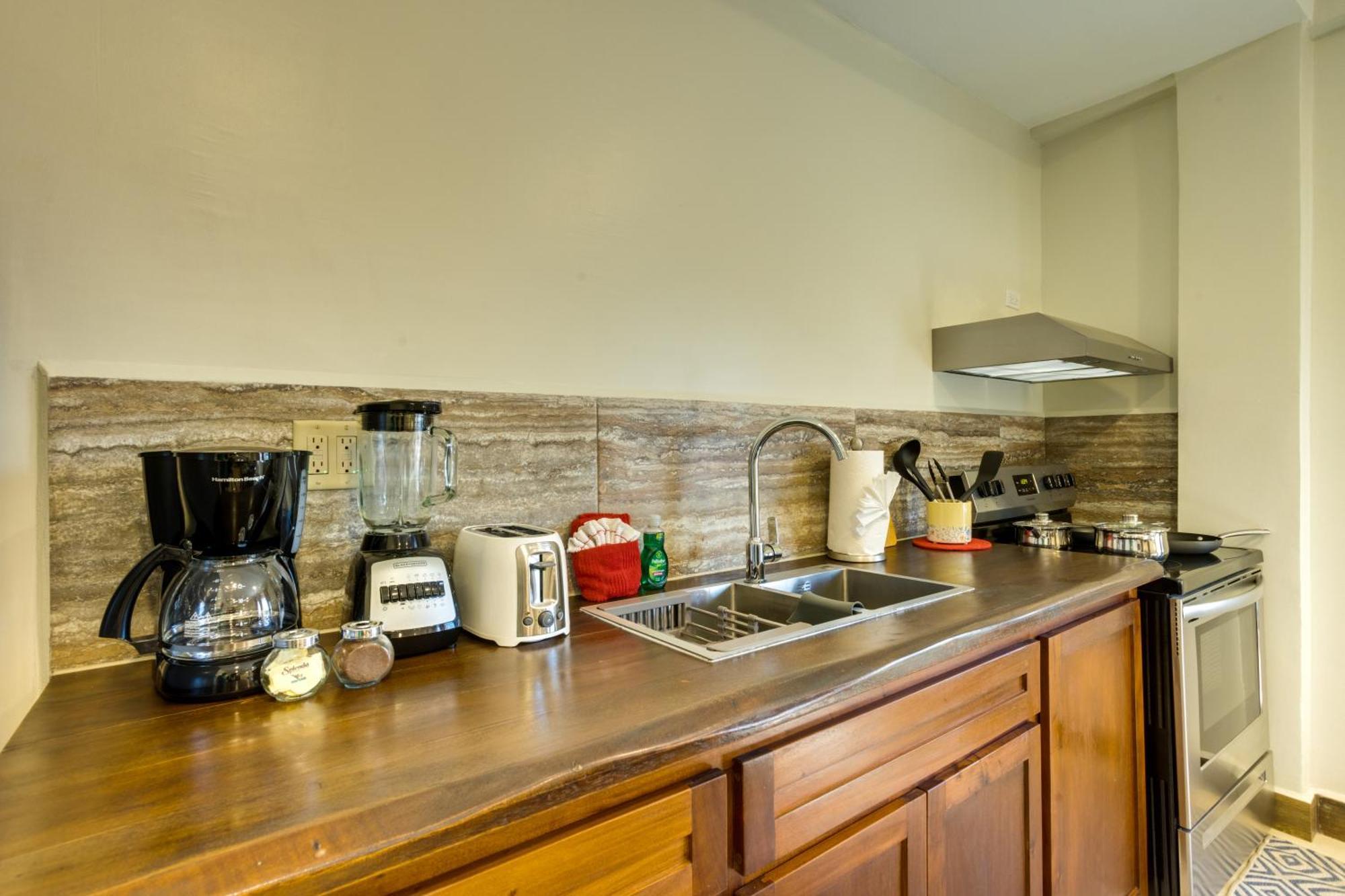 Louis' Apartments Placencia Luaran gambar