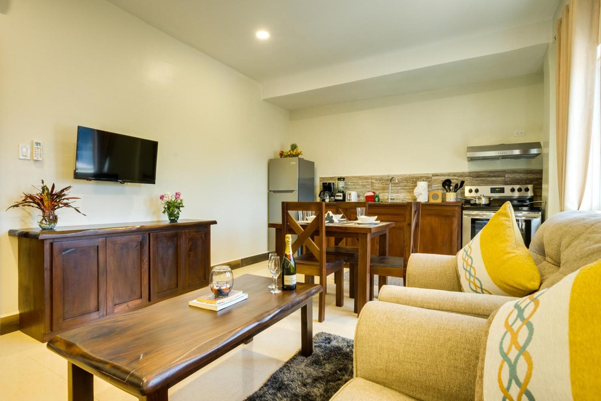 Louis' Apartments Placencia Luaran gambar