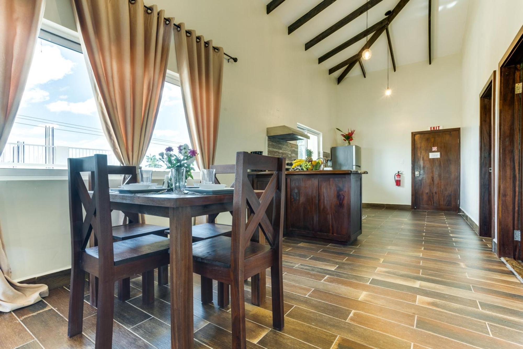 Louis' Apartments Placencia Luaran gambar